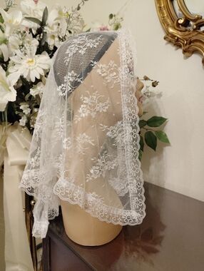 🆕 Fine Floral White Lace Mantilla Veil - Classic Head Covering, Church Mantilla